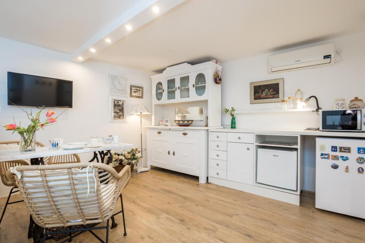 Charming Studio Apartment At House Rustica With Terrace And Nearby Parking Punat Exterior foto