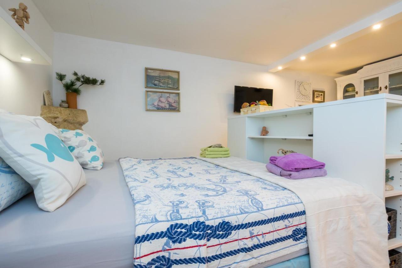 Charming Studio Apartment At House Rustica With Terrace And Nearby Parking Punat Exterior foto